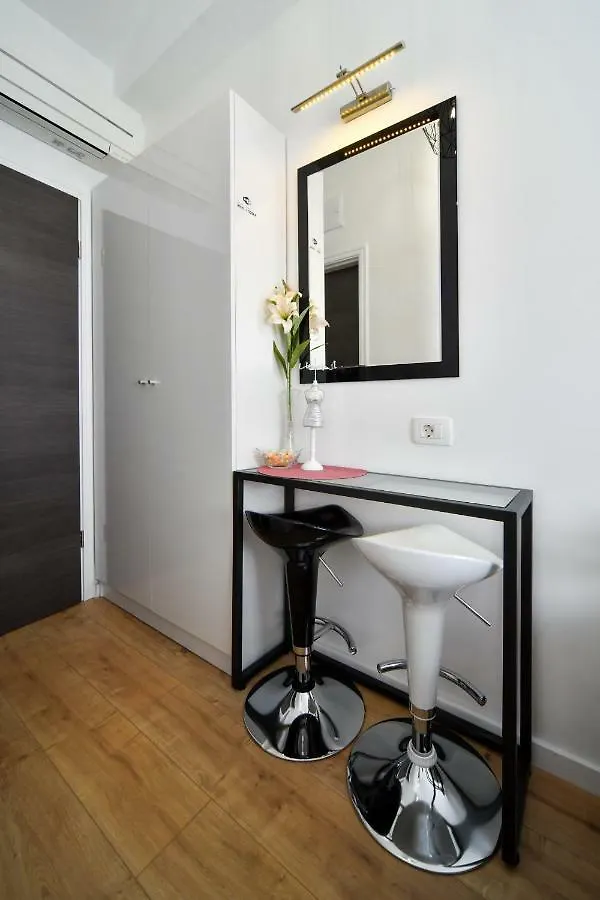 Rooms Nekic 1 Zara 2*,